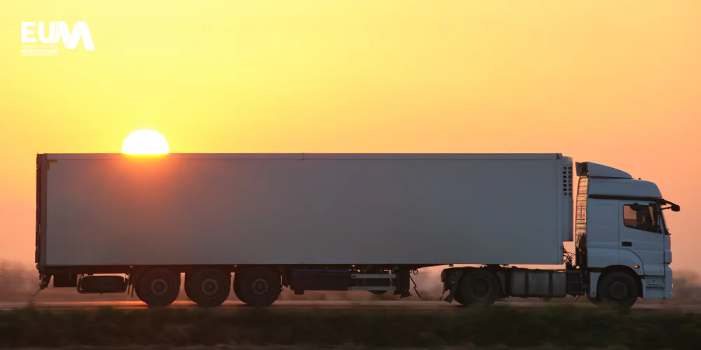 Transporte intermodal en España; mercancías; transporte por carretera; transporte por ferrocarril; intermodalidad eficiente.